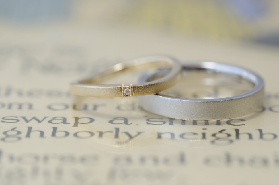 クラシックタイプのウェーブ結婚指輪