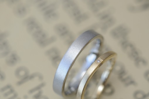 クラシックタイプのウェーブ結婚指輪