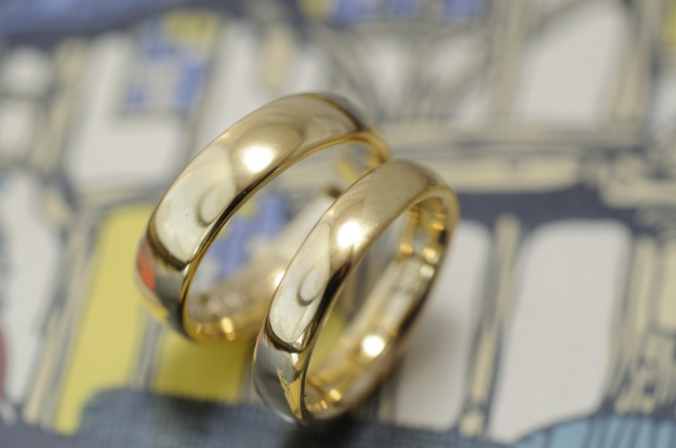 純金ピュアゴールドの結婚指輪