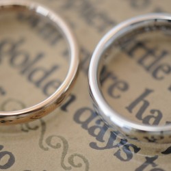 ピンクとプラチナの結婚指輪