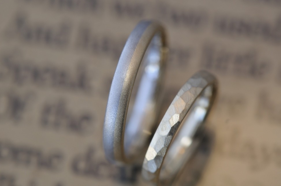 鎚目とコンビの結婚指輪