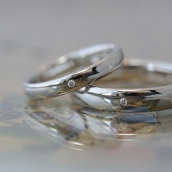 プラチナの鏡面仕上げ結婚指輪