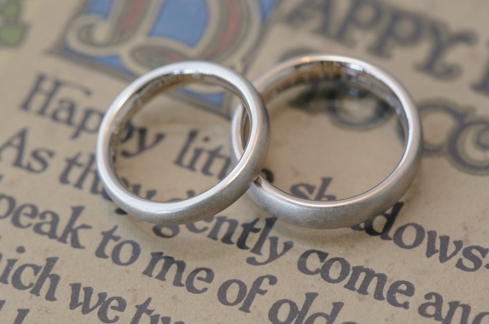 サンドブラストのボリュームタイプ結婚指輪