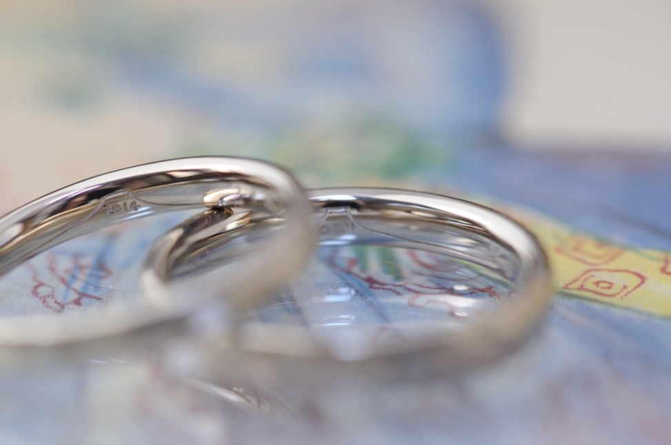 シャンパンゴールド槌目の結婚指輪