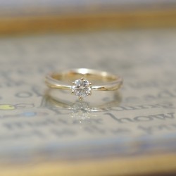 ソリテールイエローゴールドの婚約指輪