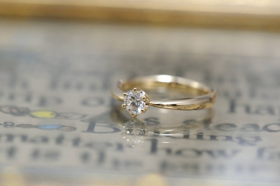 ソリテールイエローゴールドの婚約指輪