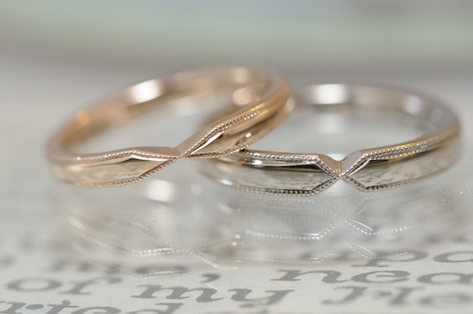 ミルグレインとピンクとプラチナの結婚指輪