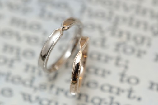 ミルグレインとピンクとプラチナの結婚指輪