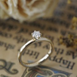 ソリテールゴールドの婚約指輪