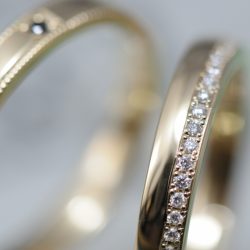 ゴールドとダイヤモンドの結婚指輪