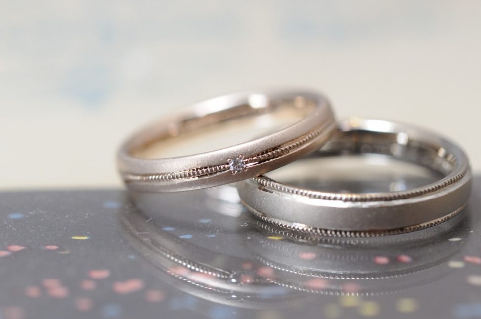 ミルグレインとホワイトゴールドピンクゴールドの結婚指輪