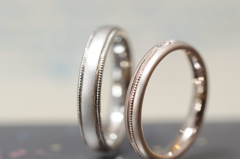 ミルグレインとホワイトゴールドピンクゴールドの結婚指輪