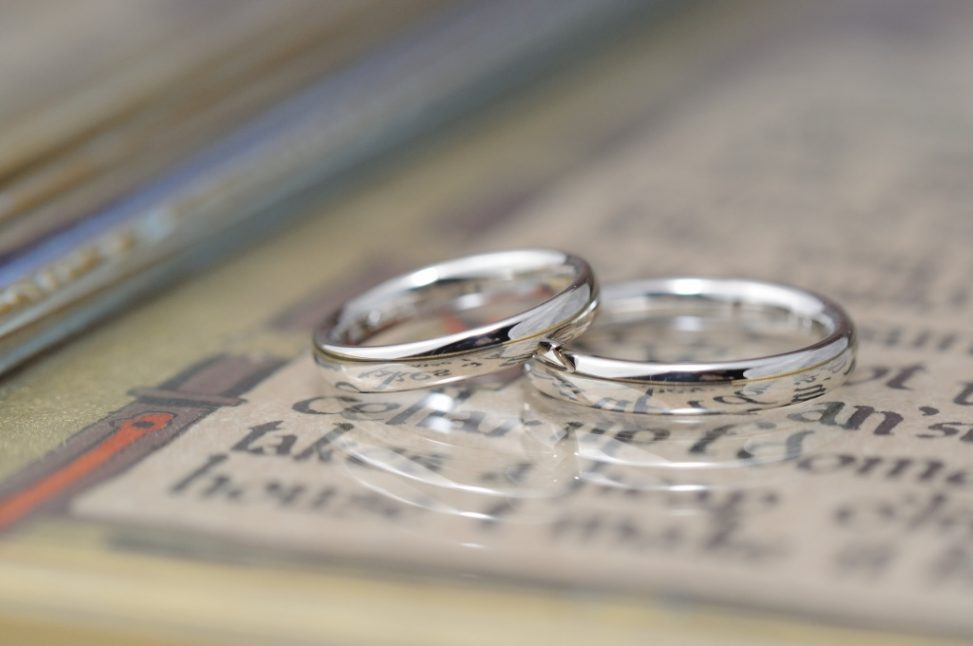 シンプル甲丸鏡面仕上げの結婚指輪