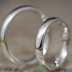 シンプル甲丸鏡面仕上げの結婚指輪