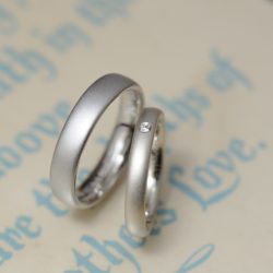 サンドブラストのシンプルなオーダーメイド結婚指輪