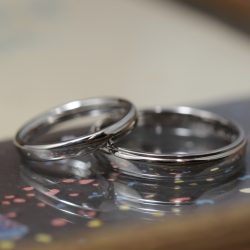 ホワイトゴールドのシンプルオーダーメイド結婚指輪