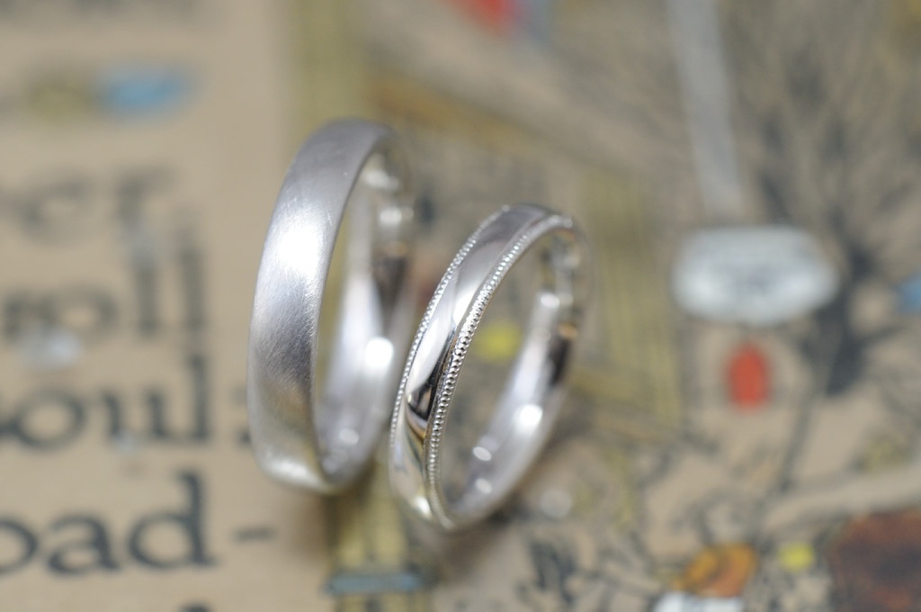 プラチナとミルグレインのシンプルなオーダーメイド結婚指輪
