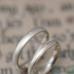 シャンパンゴールドとサンドブラストのオーダーメイド結婚指輪