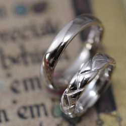 三つ編みカーヴィングのオーダーメイド結婚指輪