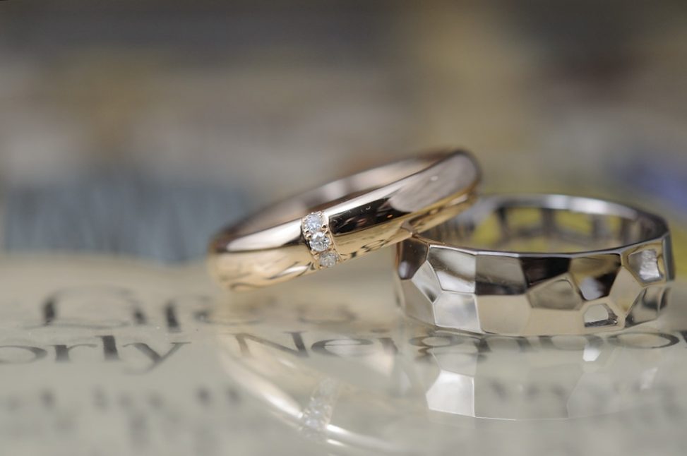 透かし模様とボリュームタイプのオーダーメイド結婚指輪