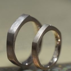 六角形のオーダーメイド結婚指輪