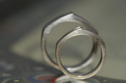 六角形のオーダーメイド結婚指輪