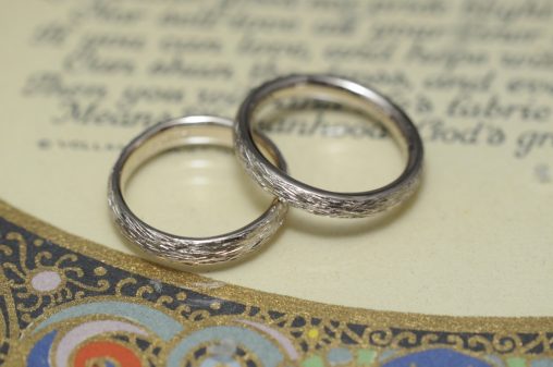 アンティークテクスチャのオーダーメイド結婚指輪
