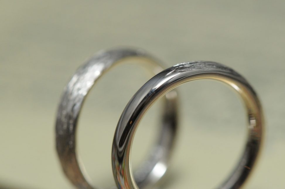 アンティークテクスチャのオーダーメイド結婚指輪