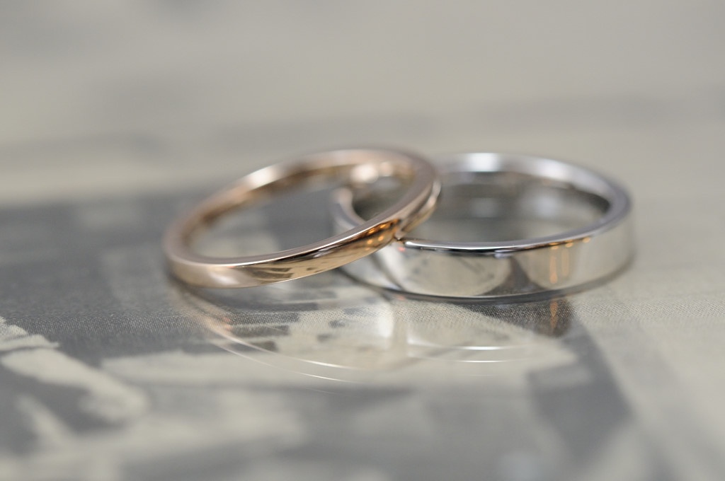 シンプルピンクとプラチナのオーダーメイド結婚指輪