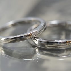彫とダイヤとプラチナのオーダーメイド結婚指輪