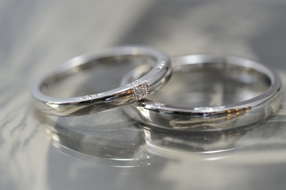彫とダイヤとプラチナのオーダーメイド結婚指輪
