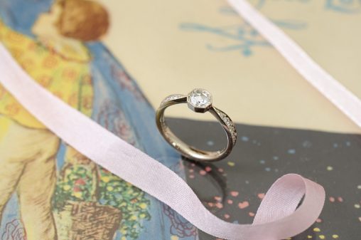 ローズカットシャンパンゴールドの婚約指輪