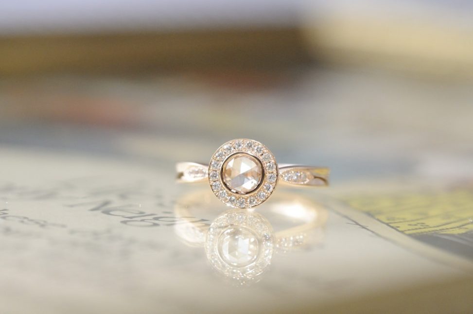 ローズゴールドのローズカットダイヤモンド婚約指輪