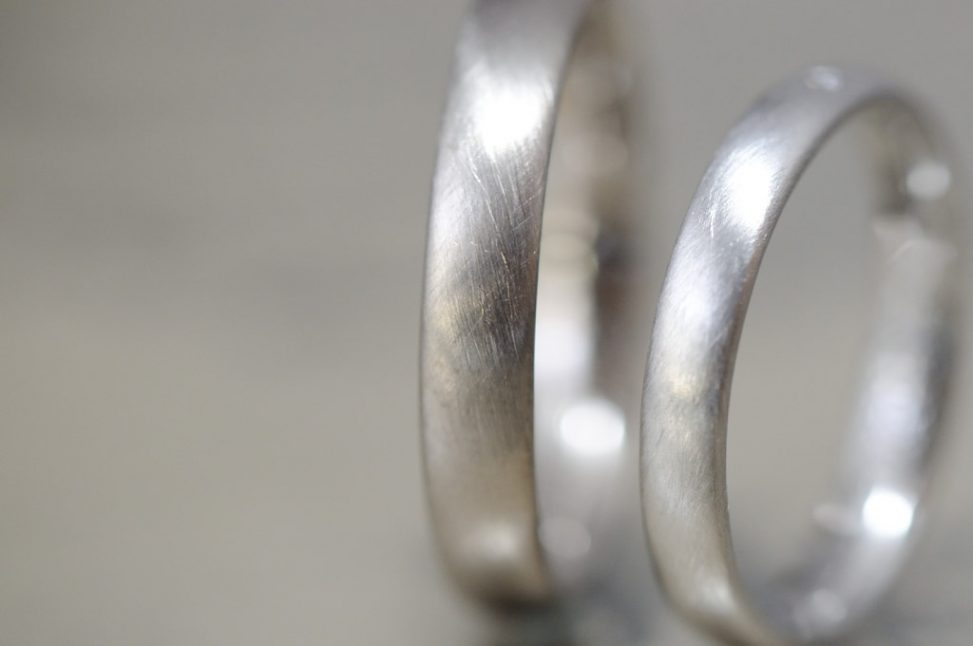使用感のあるマットと甲丸のオーダーメイド結婚指輪