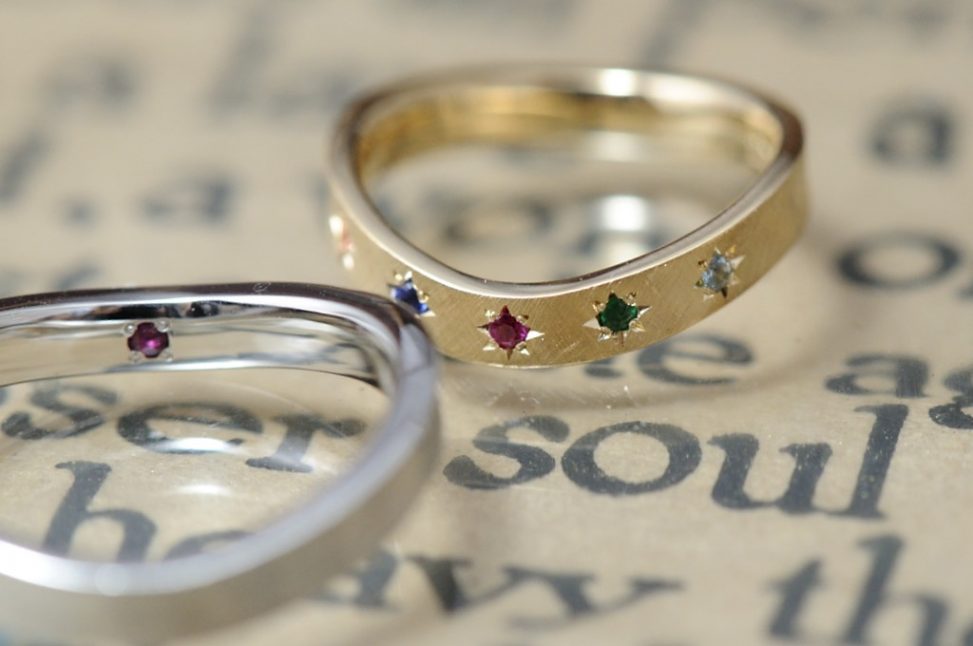 カラフルストーンのオーダーメイド結婚指輪