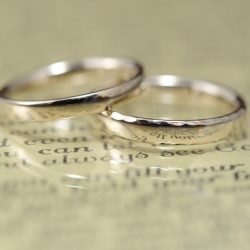 半分鎚目のシャンパンゴールドオーダーメイド結婚指輪