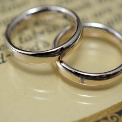プラチナローズコンビの結婚指輪