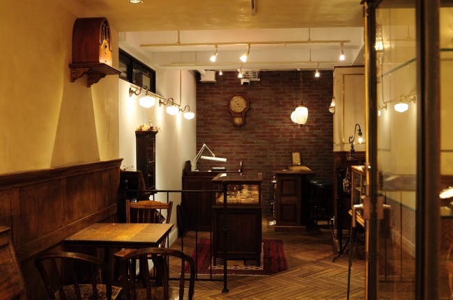 福永宝飾店の課長です