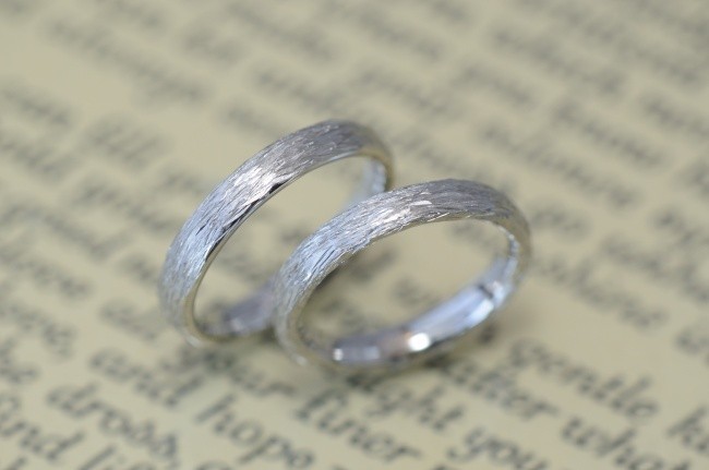 〔結婚指輪〕枝のテクスチャ