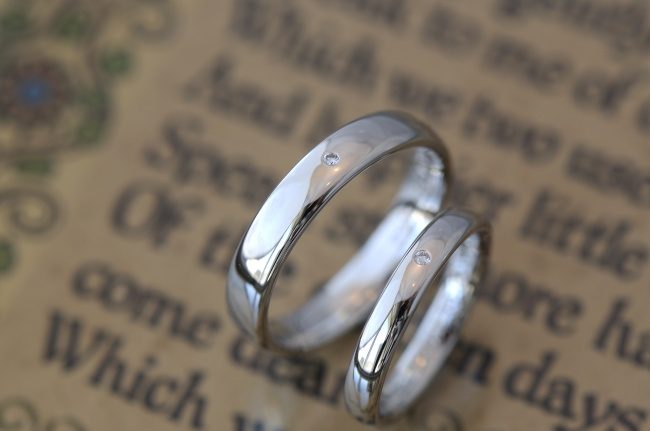 〔結婚指輪〕シンプルなプラチナダイヤモンドリング