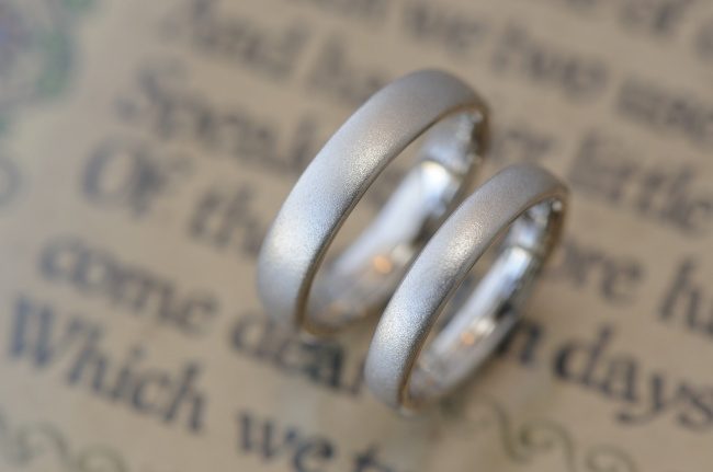 〔結婚指輪〕シャンパンとサンドブラスト