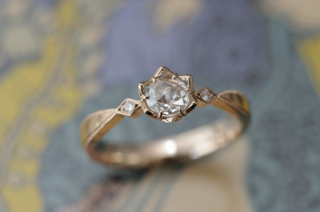 婚約指輪のページ