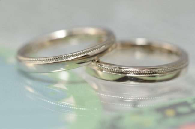 〔結婚指輪〕平打ちにミルグレイン