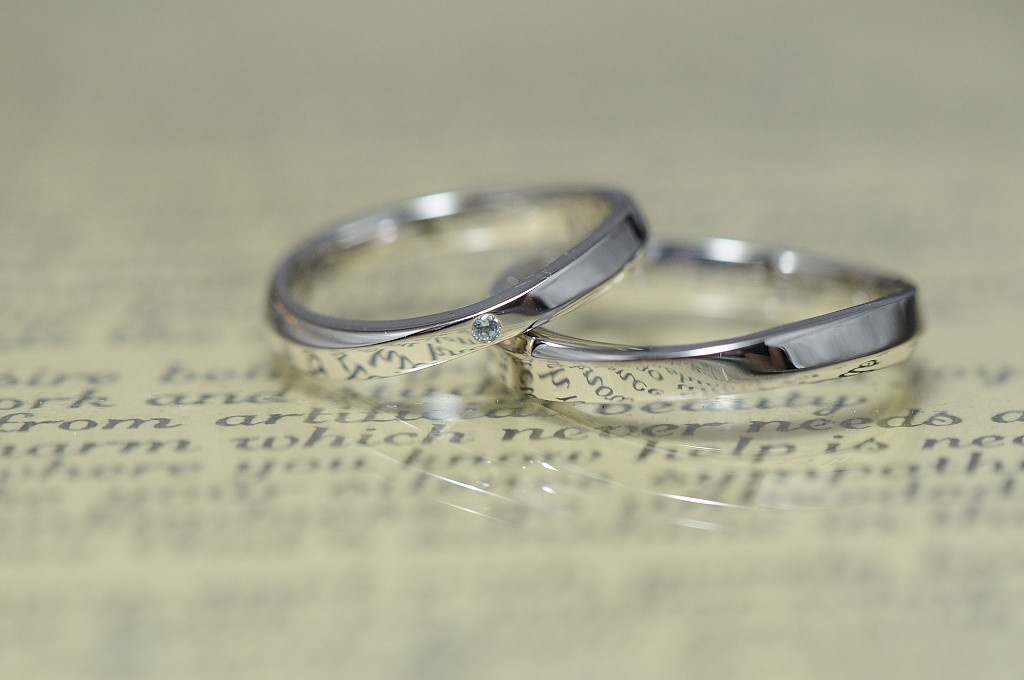 〔結婚指輪〕ウェーブとさわやかなブルー