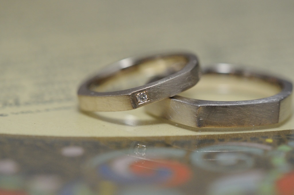 〔結婚指輪〕ふんわりと六角形