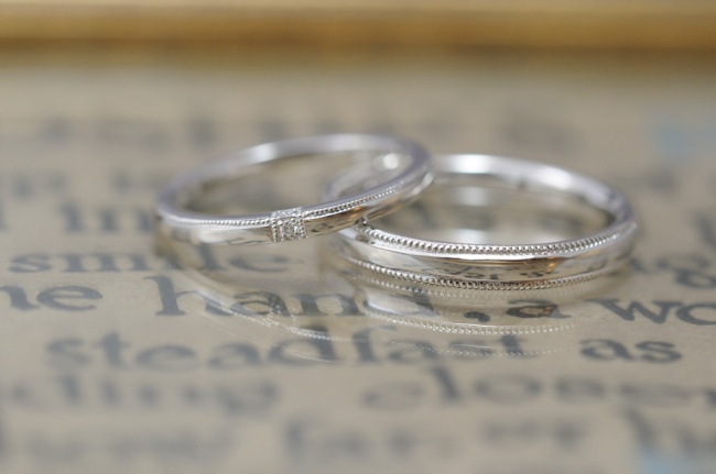 〔結婚指輪〕半分ずつ変化をつけて