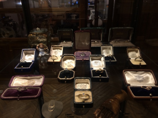 antique　jewelrycase