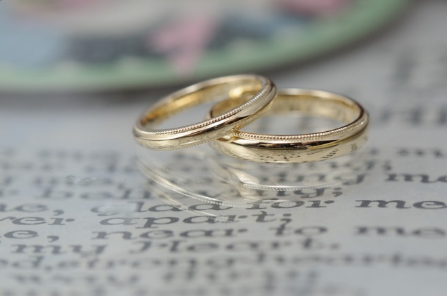 〔結婚指輪〕ゴールドが眩しい！