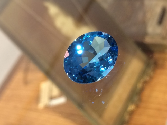 石の紹介と営業時間