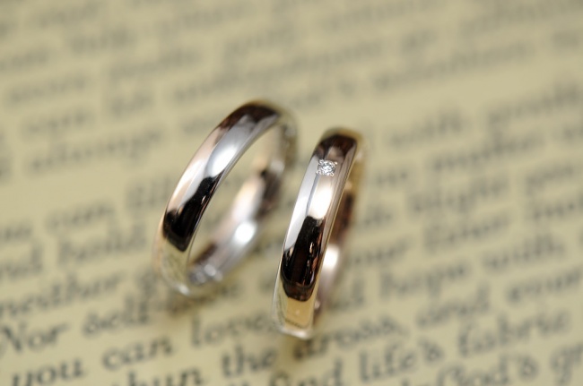 結婚指輪　コンビで鏡面でダイヤモンド